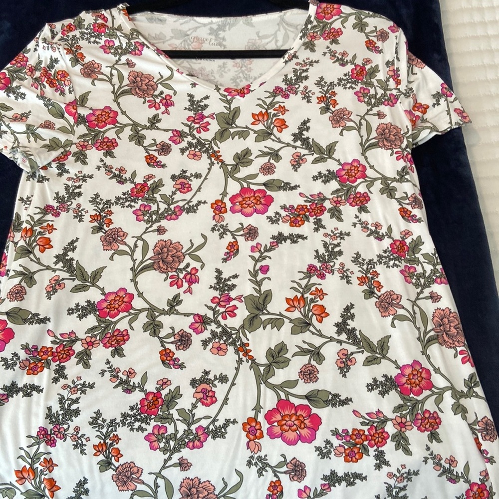 Grace & Lace floral  v-neck tee